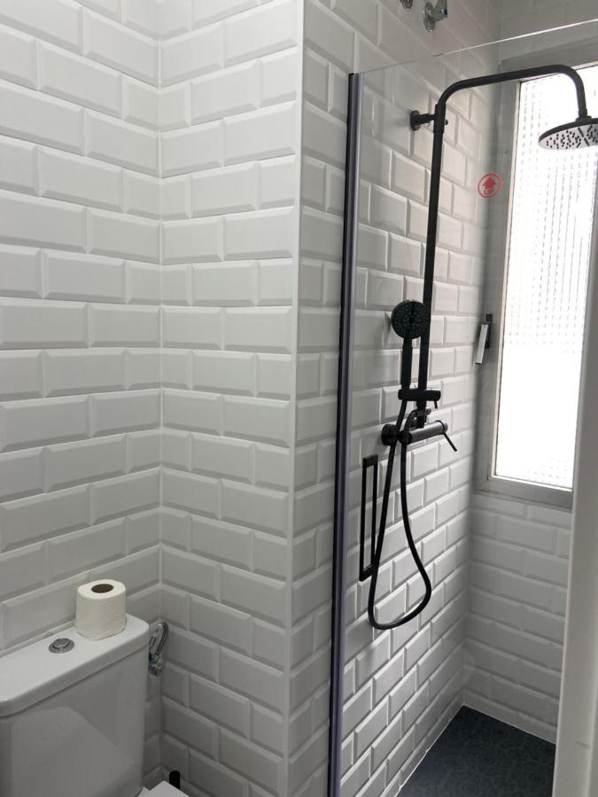 فندق Casual Mardones بلباو المظهر الخارجي الصورة A shower