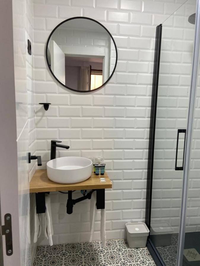 فندق Casual Mardones بلباو المظهر الخارجي الصورة Bathroom at the hotel