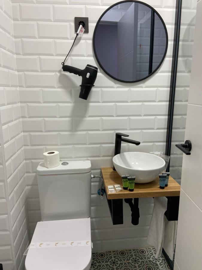 فندق Casual Mardones بلباو المظهر الخارجي الصورة Bathroom in a hotel