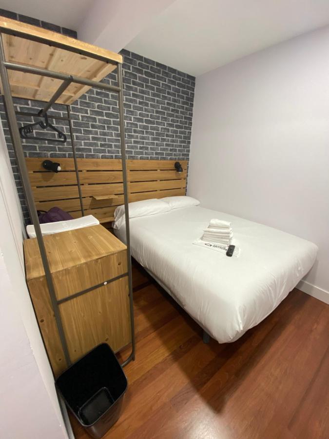 فندق Casual Mardones بلباو المظهر الخارجي الصورة A room at the hotel
