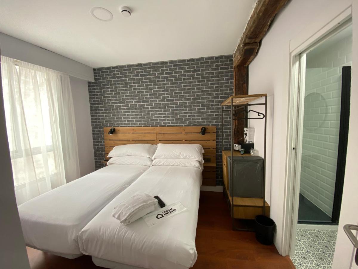 فندق Casual Mardones بلباو المظهر الخارجي الصورة A room at the hotel