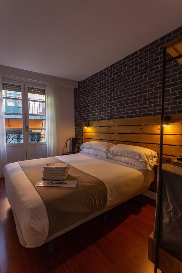 فندق Casual Mardones بلباو المظهر الخارجي الصورة A bedroom at the Hotel 925