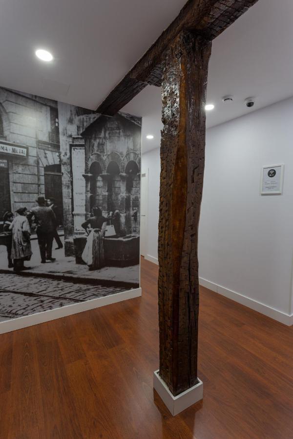 فندق Casual Mardones بلباو المظهر الخارجي الصورة The original pole at the entrance of the museum