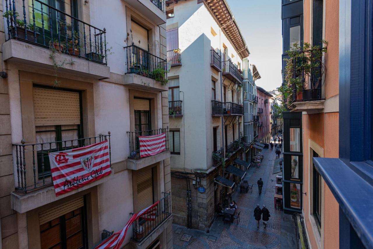 فندق Casual Mardones بلباو المظهر الخارجي الصورة A street in the old town