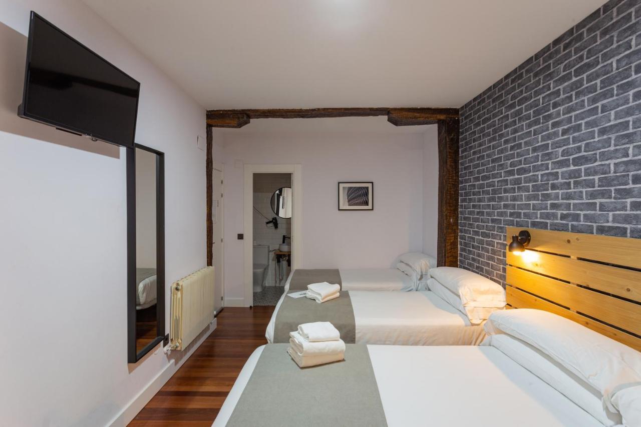 فندق Casual Mardones بلباو المظهر الخارجي الصورة A room at the hotel